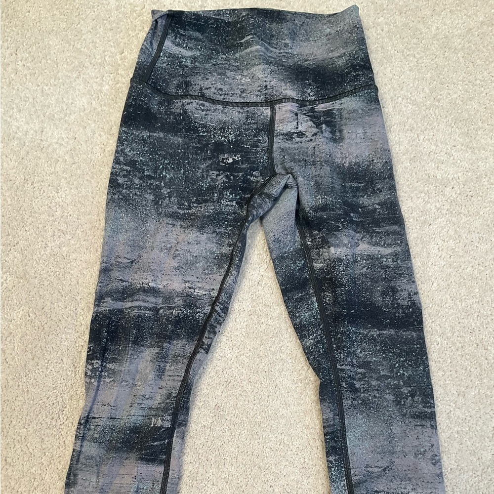 Lululemon blue/pink spotted 25”